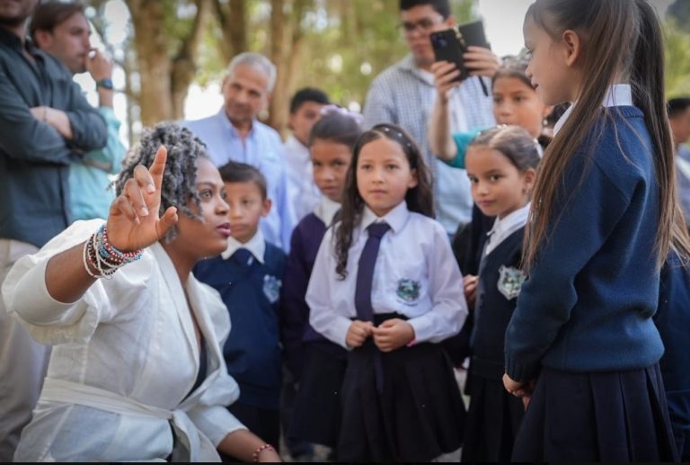 Las escuelas deben estar fuera del conflicto: MinEducación