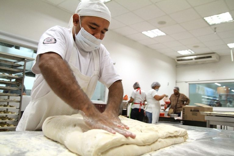 Ultimátum del MinTrabajo a empresas que presuntamente incumplen con reducción de jornada laboral