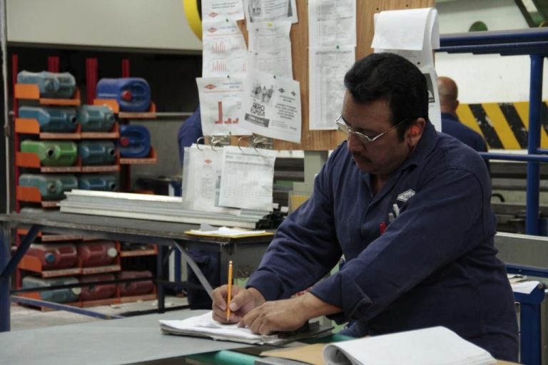 Industria manufacturera, el sector que más aumentó la ocupación en el país en el mes de agosto