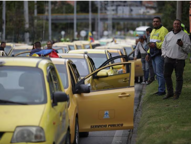 Taxistas cancelan jornada de paro para el miércoles en Bogotá