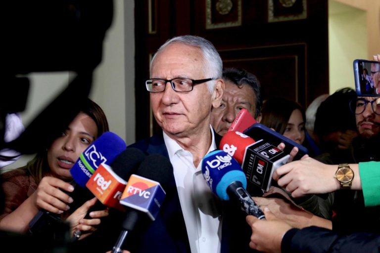 MinSalud asegura que hay que organizar al Congreso para lograr debates de fondo