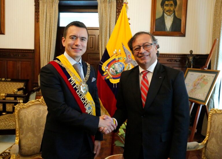 Nuevo presidente de Ecuador recibe a su par colombiano Gustavo Petro